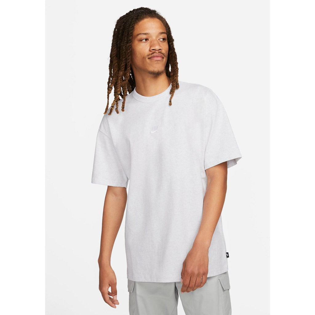 Nike Sportswear Premium Essentials Tee - Birch Heather. Loose-fitting design features dropped shoulders and room through the chest and shoulders for a relaxed look and feel. Heavyweight cotton jersey has a stiff drape and dry hand for a crisp, thick feel. DO7392-051
