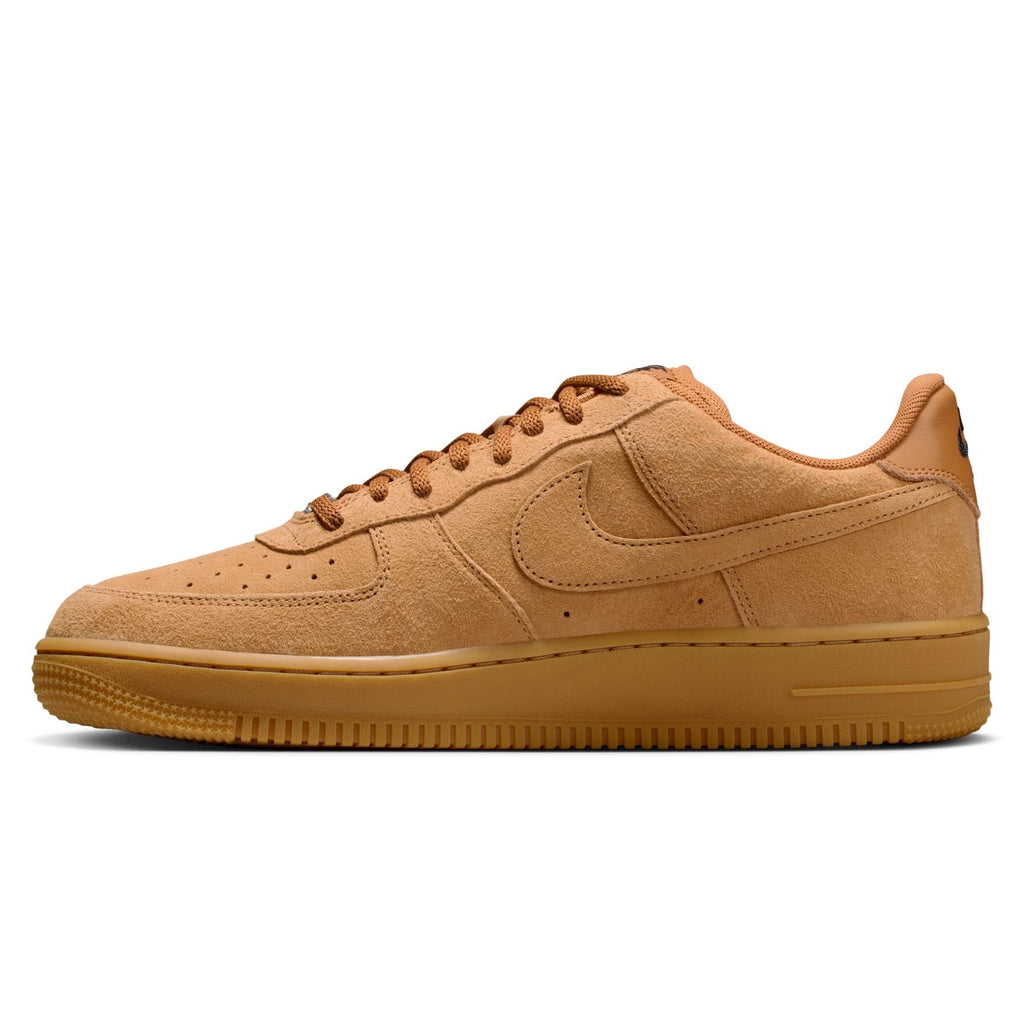 Shop the Nike SB Air Force 1 "Flax" Shoes in Flax/Flax-Black-Gum Light Brown - HM8517-200 online with Pavement Skate Store. Free Aotearoa delivery!