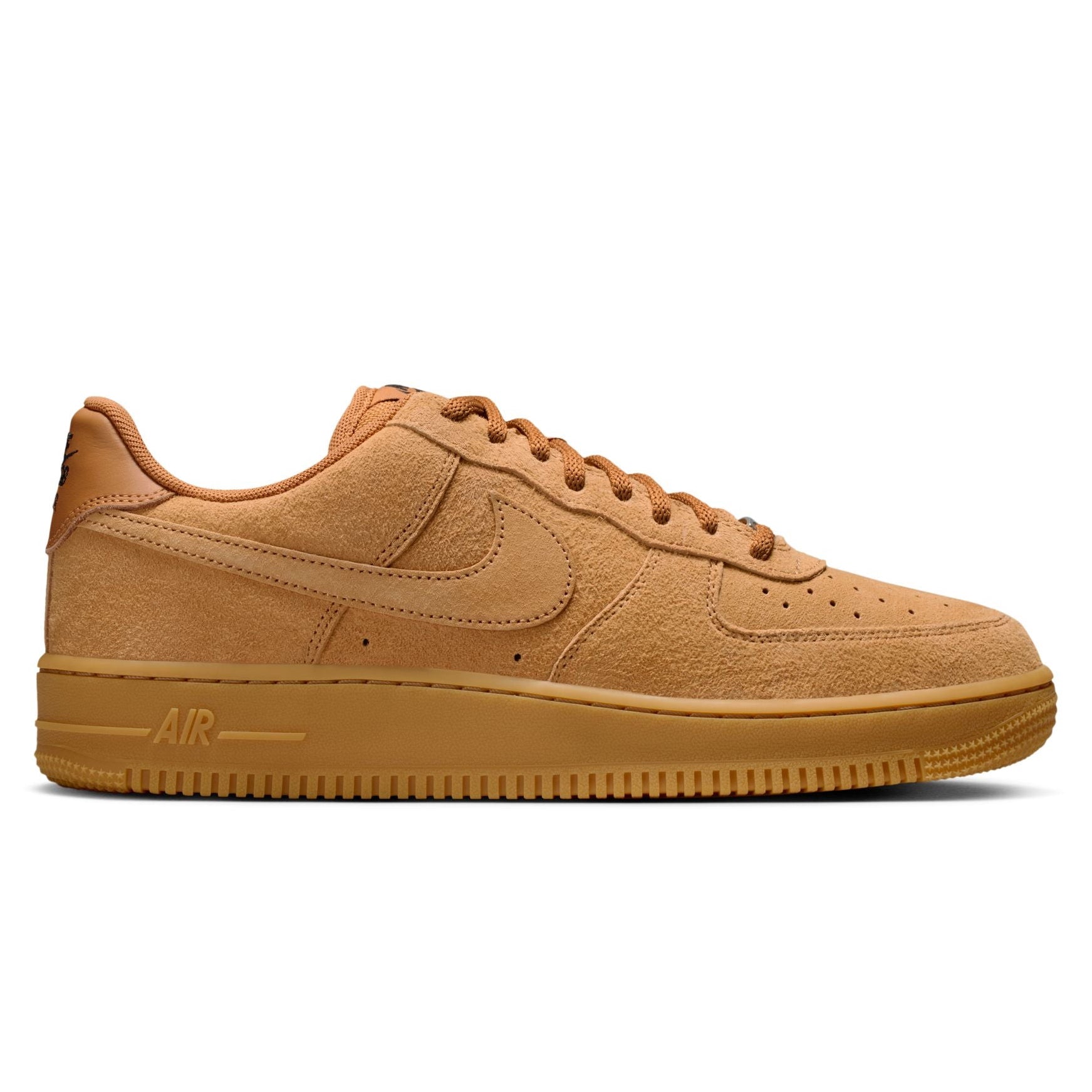 Shop the Nike SB Air Force 1 "Flax" Shoes in Flax/Flax-Black-Gum Light Brown - HM8517-200 online with Pavement Skate Store. Free Aotearoa delivery!