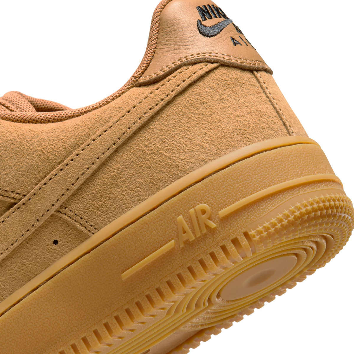 Shop the Nike SB Air Force 1 "Flax" Shoes in Flax/Flax-Black-Gum Light Brown - HM8517-200 online with Pavement Skate Store. Free Aotearoa delivery!