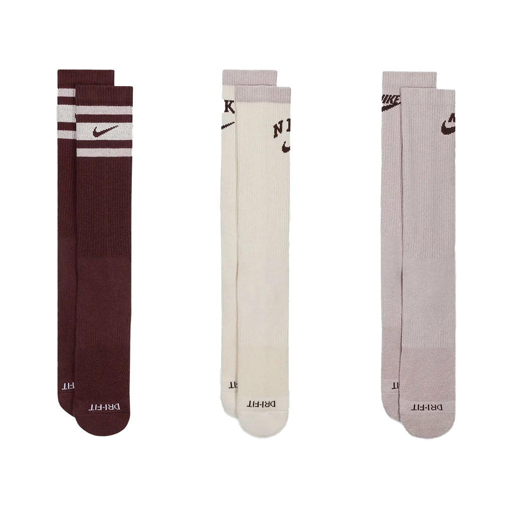 Nike Everyday Plus Cushioned Crew Socks 3 Pack - Multi Coloured. Nike Dri-FIT technology. 68% cotton/ 29% polyester/ 2% spandex/ 1% nylon. Style: DX7665-911. Shop Nike SB shoes, clothing and accessories online with Pavement, Dunedin's independent skate store. Free NZ shipping over $150.