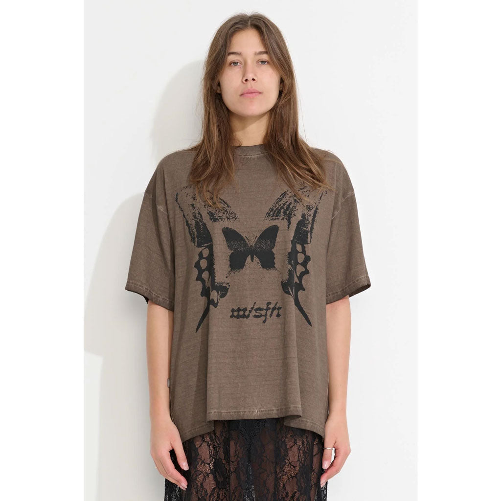 Misfit Dream Less OS Tee - Chocolate. 100% cotton jersey, with a 1x1 rib neckband & finished with a front chest print & "Misfit" branded side seam label. Oversized short sleeved Tee. Shop Misfit women's clothing online with Pavement. Free NZ shipping over $150 - Same day Dunedin delivery - Easy returns.