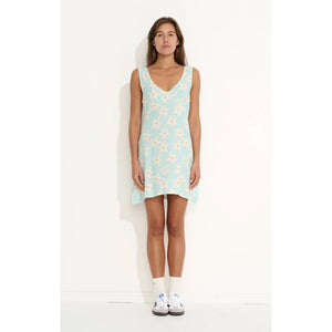 The Misfit Shapes Primavera Dress in Malibu is an all over yardage printed dress featuring deep V front & back necklines, shaped bust cups & self fabric waist ties. Shop Misfit women's dresses, tees and shorts online with Pavement, Dunedin's skater owned and operated skate store. Free NZ shipping over $150. 