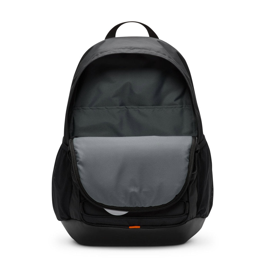Nike Hayward Backpack - Black: HJ8200-010. Shop Nike SB online with Pavement Skate Store! Free Aotearoa NZ shipping on orders over $100*