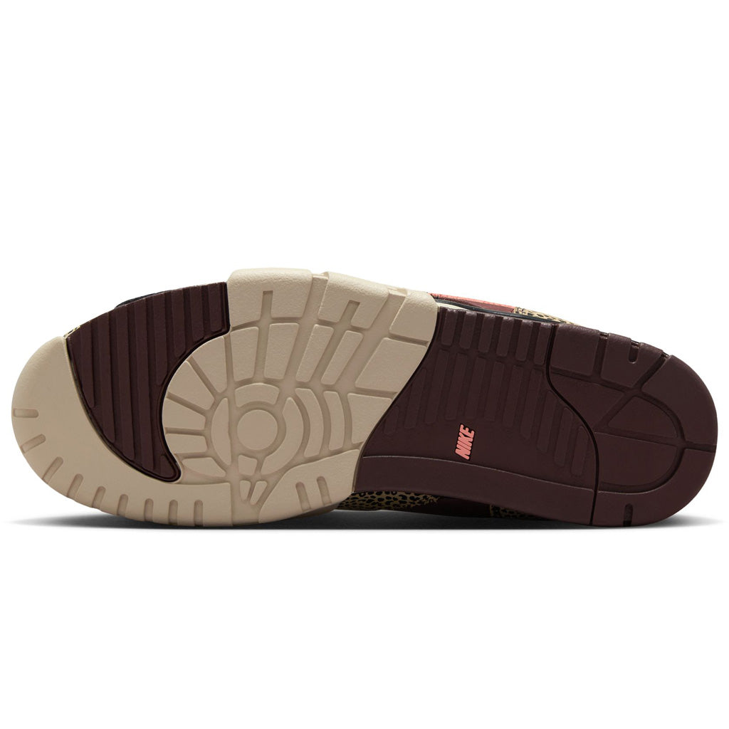 Shop the Nike SB Air Trainer 1 QS in Limestone/Pink Quartz-Earth-Dusty Peach. Free Aotearoa shipping when you order online with Pavement Skate Store!