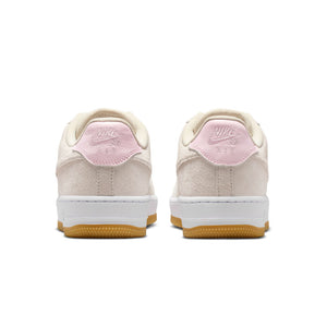 Nike SB Air Force 1 Skate Shoes in Lt Orewood Brn/Lt Orewood Brn-White: HM8517-100. Free Aotearoa shipping when you shop yours online with Pavement Skate Store!