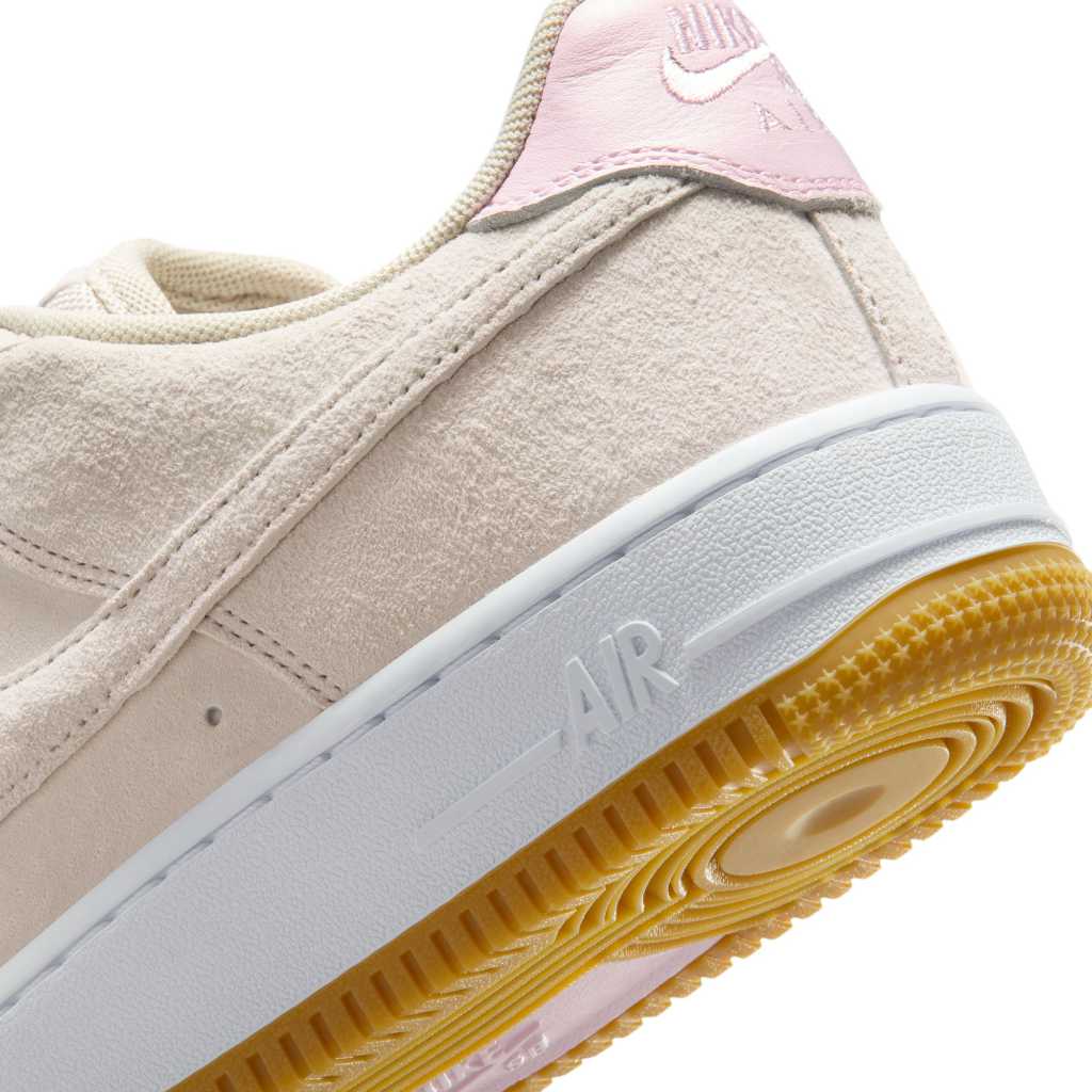Nike SB Air Force 1 Skate Shoes in Lt Orewood Brn/Lt Orewood Brn-White: HM8517-100. Free Aotearoa shipping when you shop yours online with Pavement Skate Store!