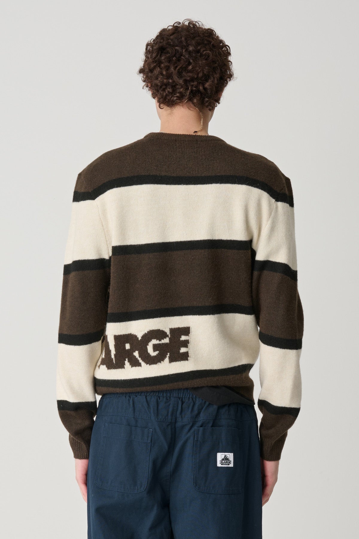 XLARGE ITALIC STRIPE KNIT SWEATER - BROWN
