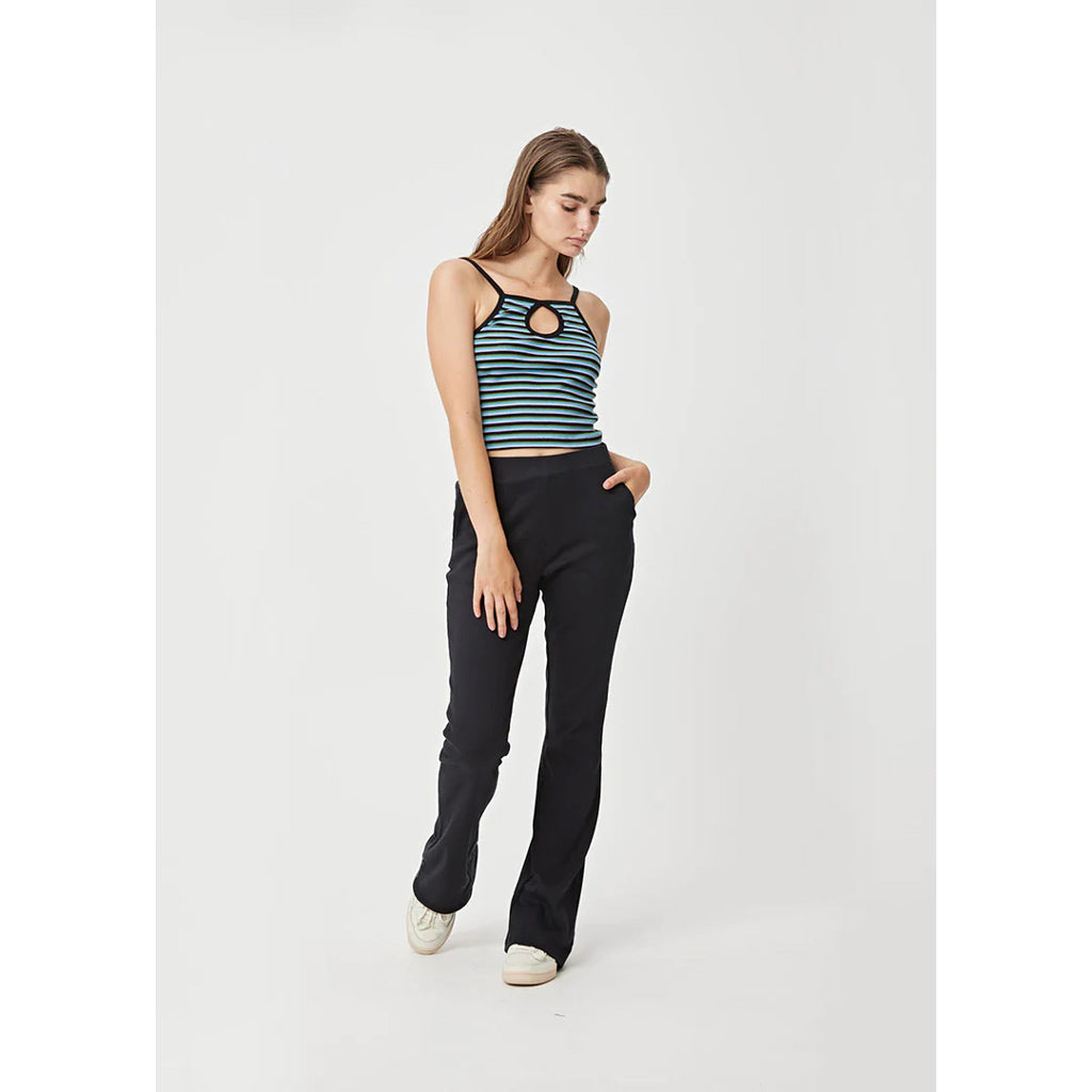 The XGirl Baby Rib Flare Pant in Black are flare pants in a yarn dyed stripe rib and come in a high waisted, super fitted silhouette with flare leg. Featuring an encased elasticated waistband, side seam pockets and front embroidery. Free N.Z shipping on orders over $100. Pavement skate shop, Dunedin.
